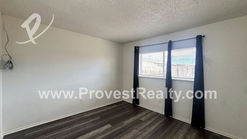 Apple Valley House: 13191 Kiowa Rd