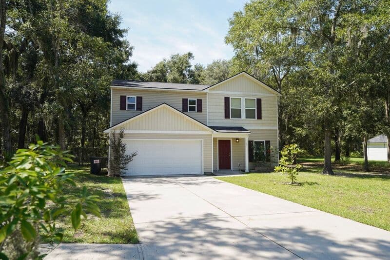 Midway House: 44 Sunrise Cir