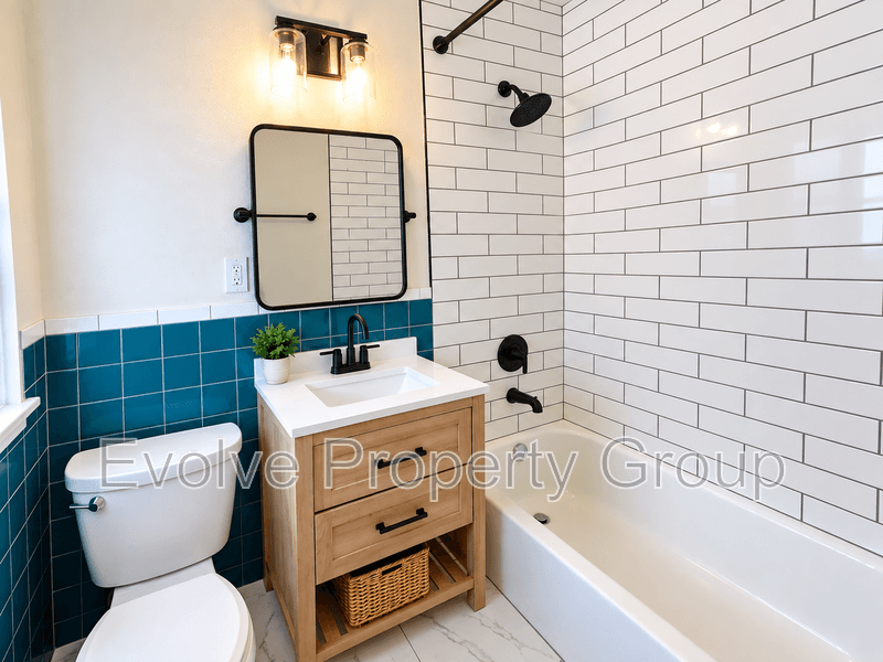 Orlando House: 1303 E Harding St