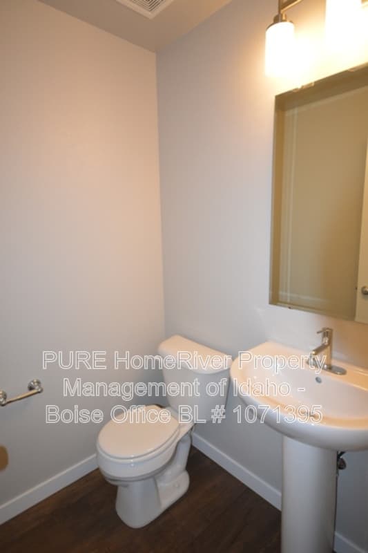 Meridian House: 629 N Manship Ave