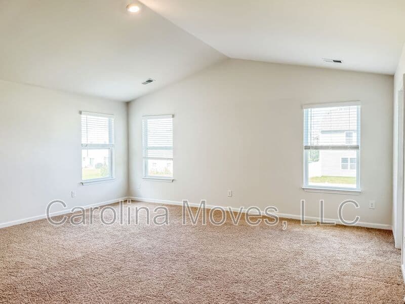 Greer House: 6 Corbel Dr