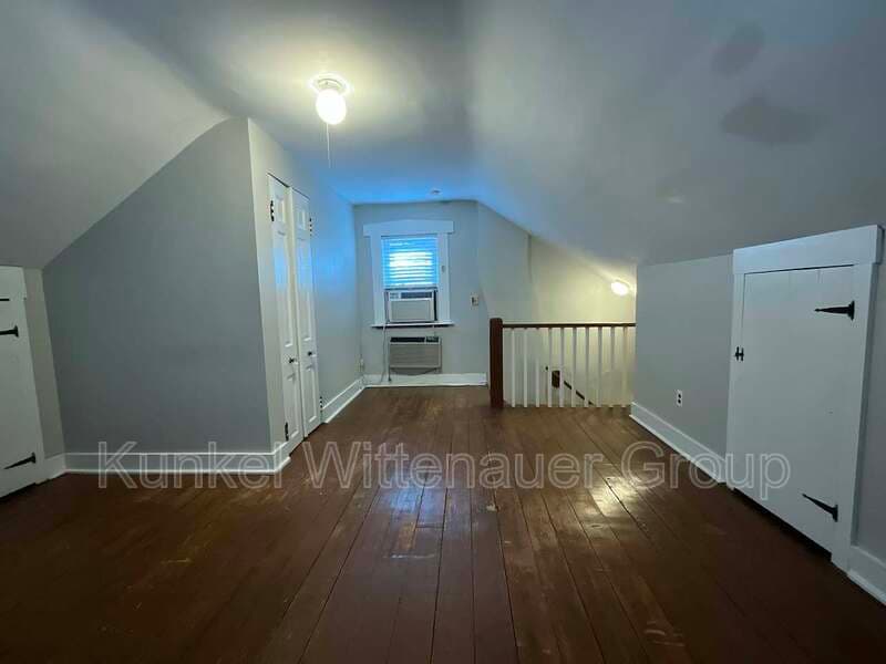 Belleville House: 120 Mascoutah Ave