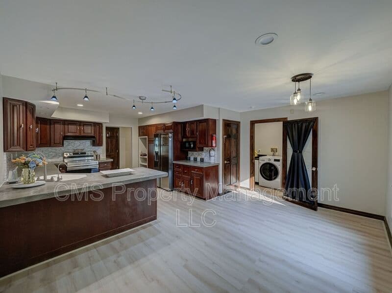 Morganville House: 17 Bauers Ln