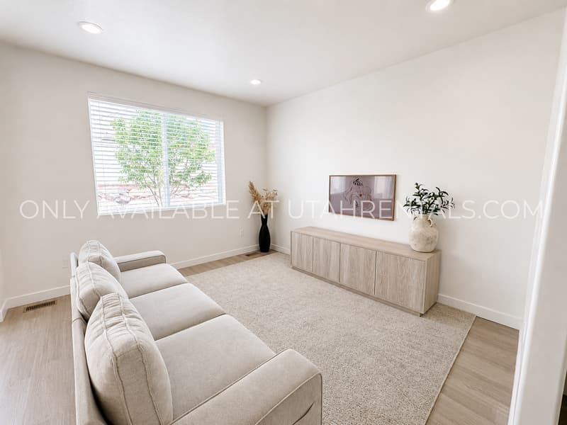 Saratoga Springs House: 267 W Willow Creek Dr