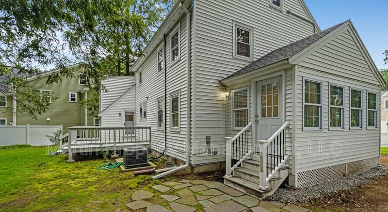 Lexington House: 14 Gleason Road