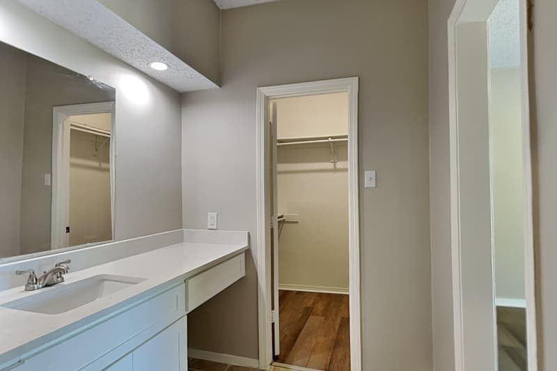 Rowlett House: 6700 Alissa Dr