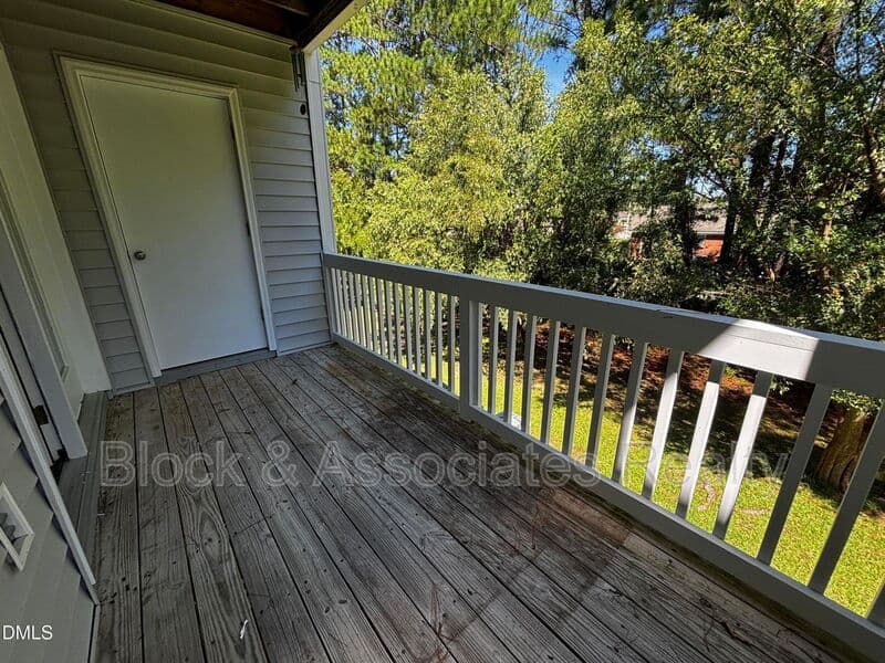 Fayetteville House: 259-7 Waterdown Drive