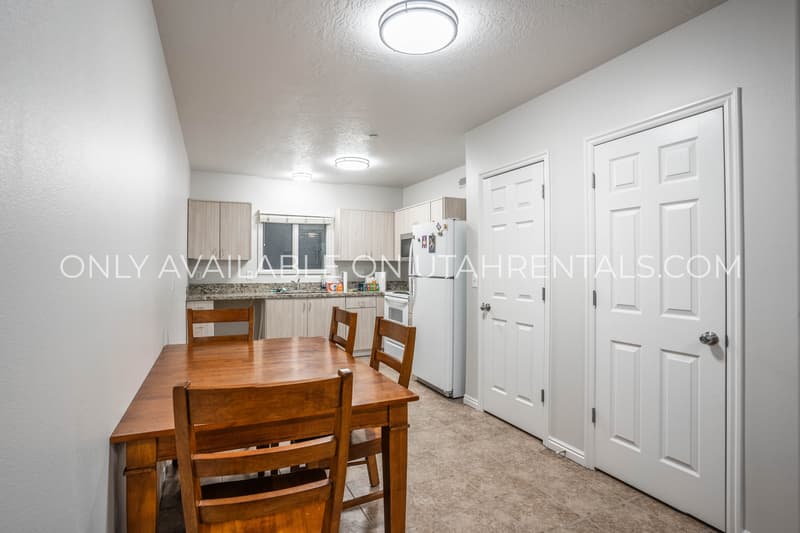 Provo House: 884 E 700 N