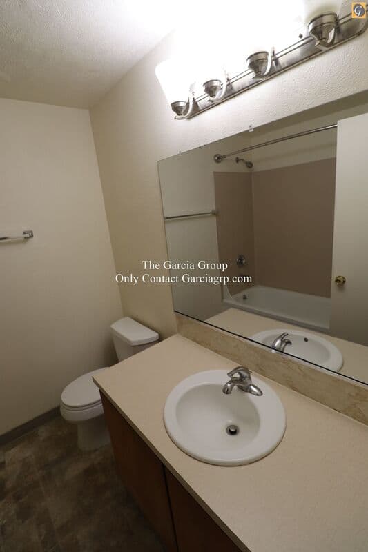 Oregon City Condo: 581 Holmes Lane