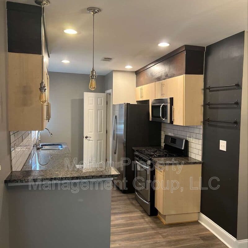 Decatur House: 784 Hillmont Avenue