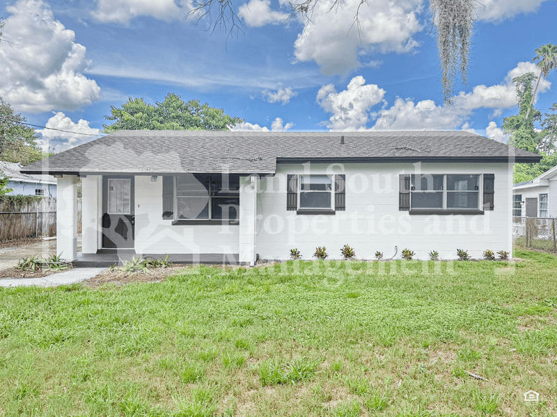 Lakeland House: 2152 Colonial Avenue