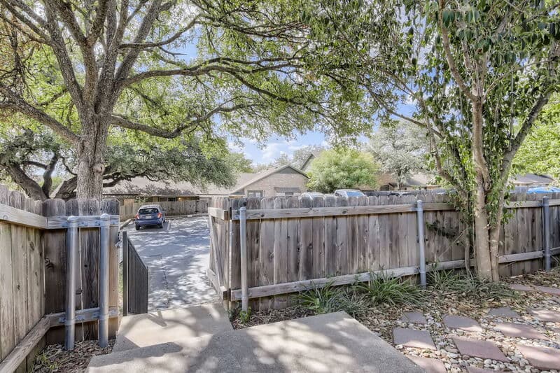 Austin Condo: 1015 E Yager Ln