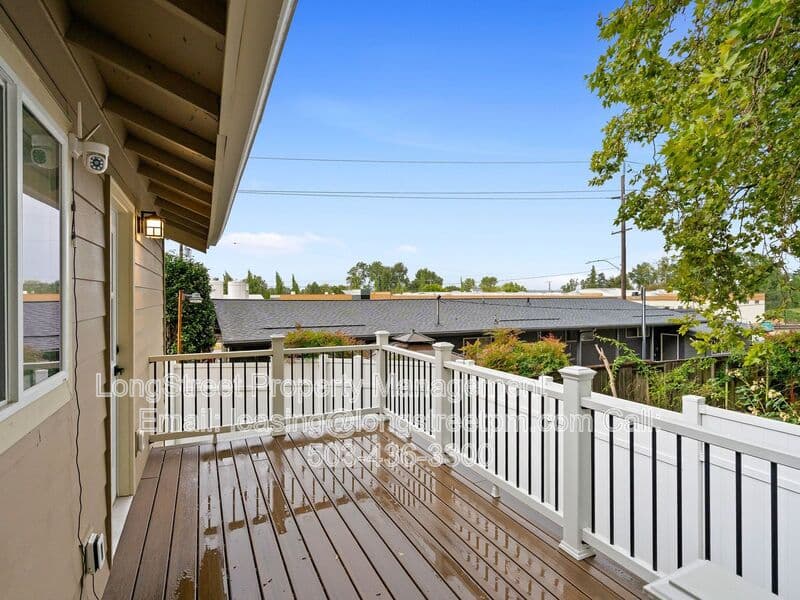 Portland House: 2812 NE Bryant St