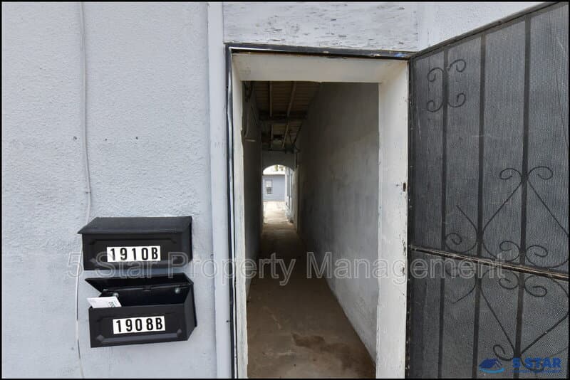 El Paso Condo: 1910 Olive Ave