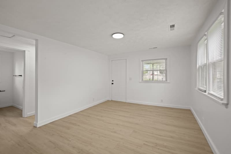 Muncie House: 2207 S Delawanda Ave