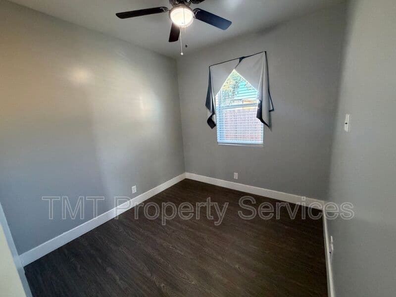 Sacramento House: 1811 Helena Avenue