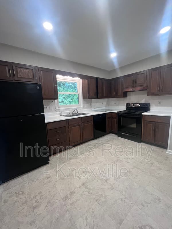 Knoxville House: 10917 Sonja Dr