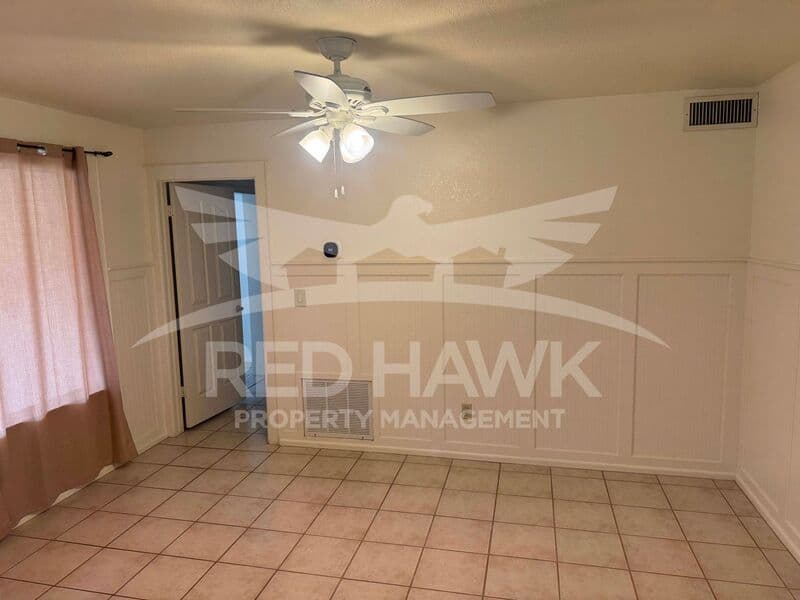 Tempe House: 25 W La Vieve Ln