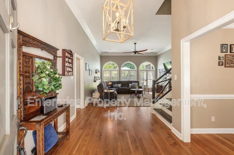 Collierville House: 10290 Shrewsbury Run Way