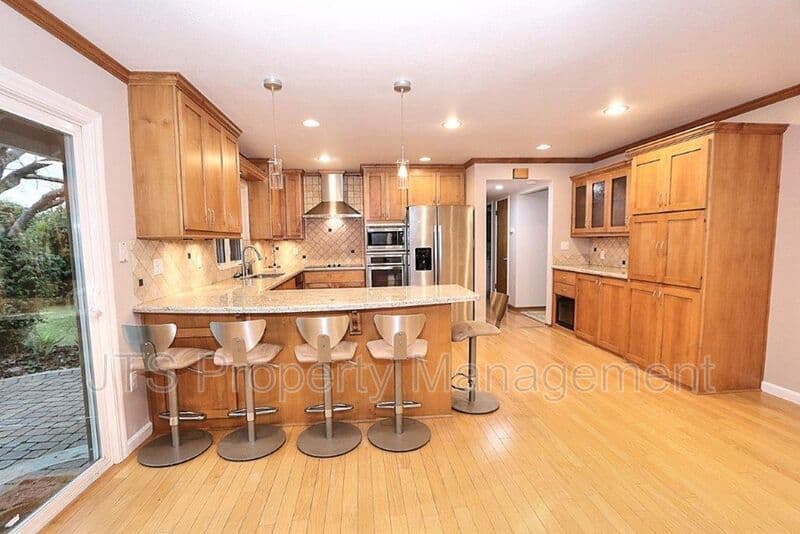 Fair Oaks House: 8520 Emperor Drive