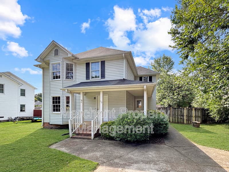 Easley House: 118 Creek Drive