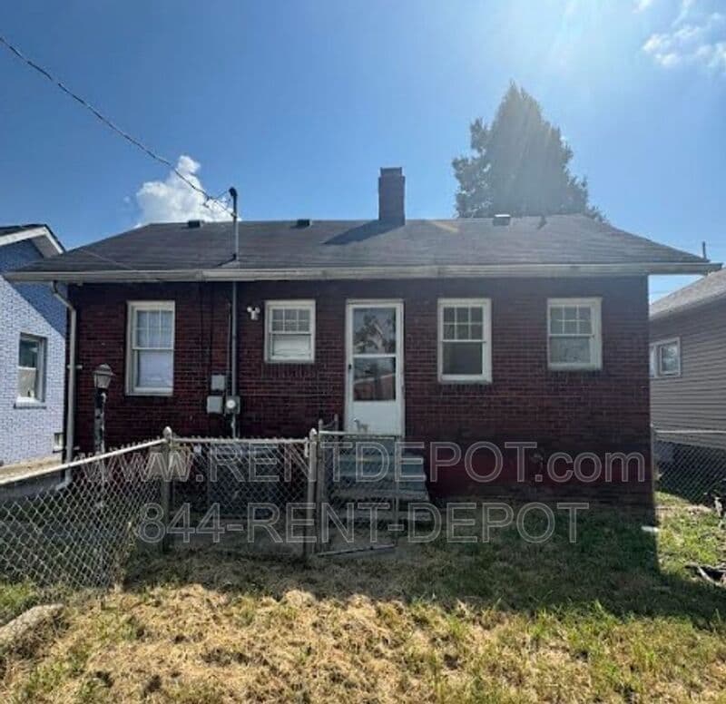 Evansville House: 1570 E. Morgan Ave.