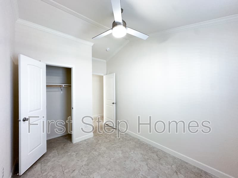 Oak Point House: 153 Cabrera Street