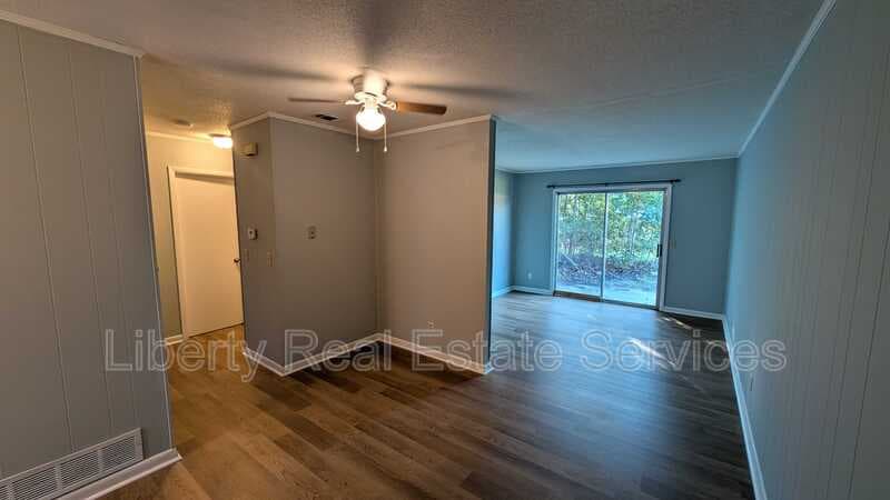 Hinesville Condo: 989 Live Oak Dr