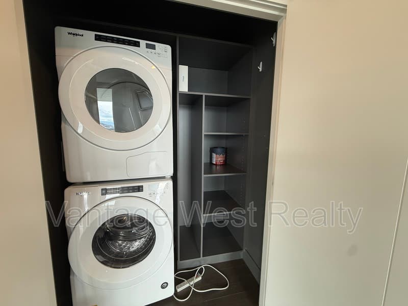 Kelowna Condo: 1904-1191 Sunset Drive