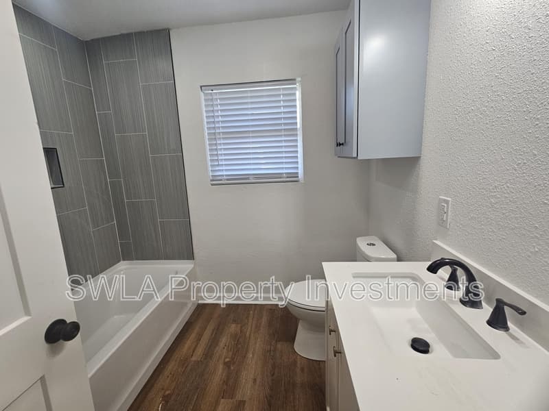 Lake Charles House: 4412 Louisiana Avenue