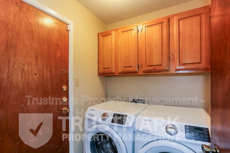 Killeen House: 1120 Royal Crest Dr
