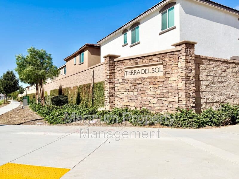 Winchester House: 31799 Woodbank Way