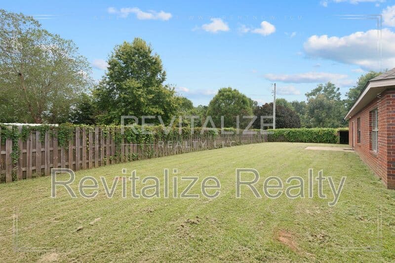 Daphne House: 11070 Courtland Court