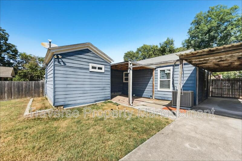Fort Worth House: 2304 Ryan Ave