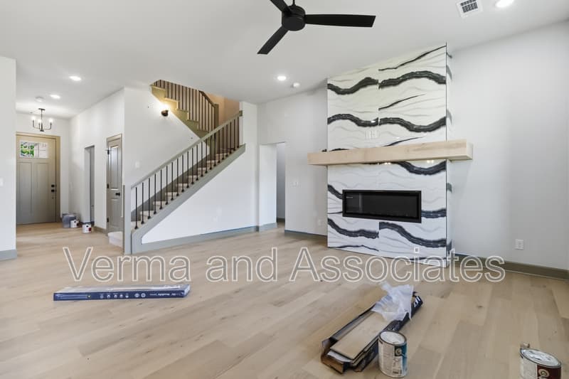 Centerton House: 1061 Whistler St