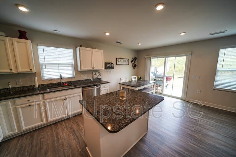 Greenville House: 215 Bending Branch Rd