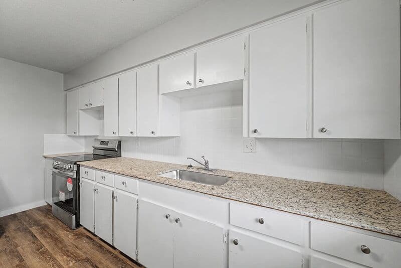 Rogers Condo: 1305 W New Hope Rd