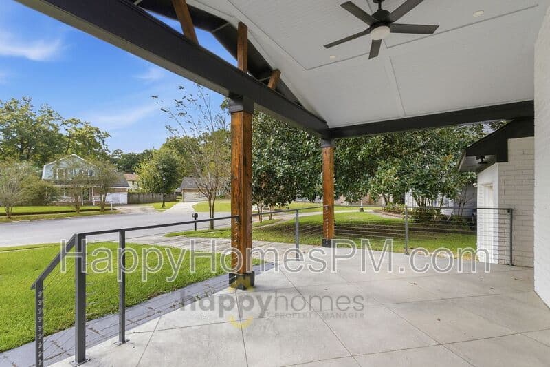 Summerville House: 111 Flicker Lane