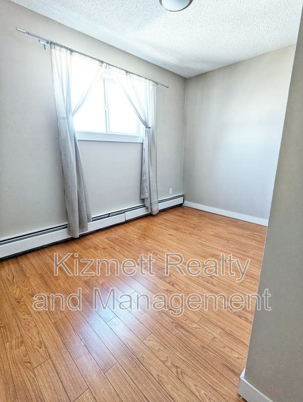 Edmonton Condo: 10917 109 Street Northwest