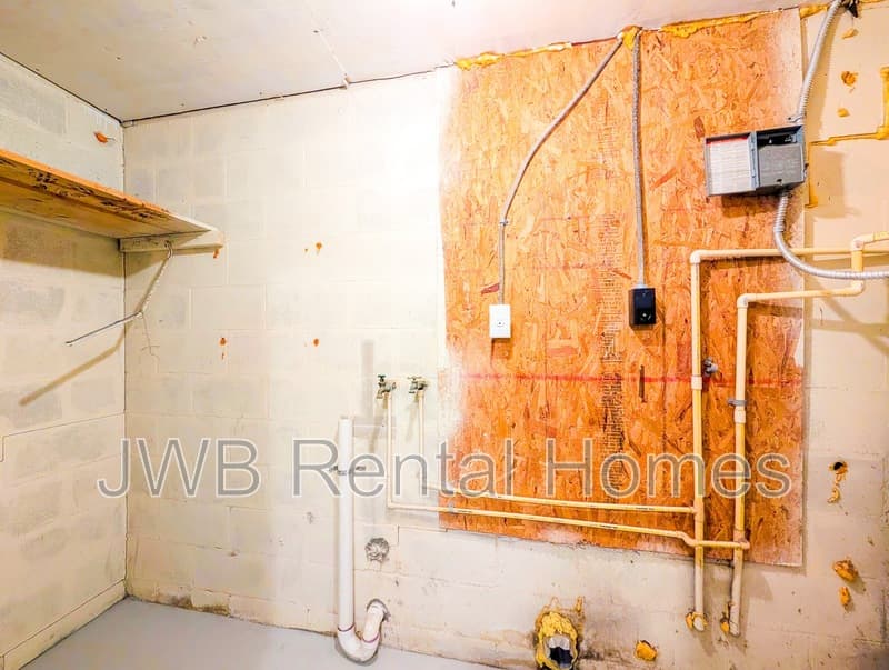 Jacksonville House: 5742 Newberg Ln
