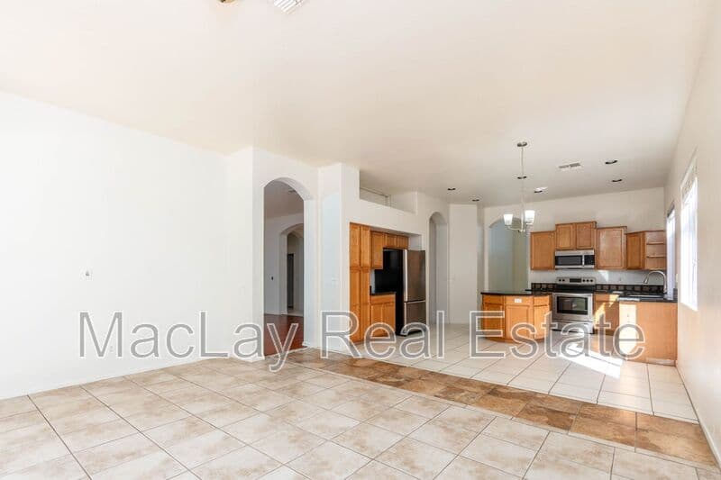 Chandler House: 3820 S Barberry Pl