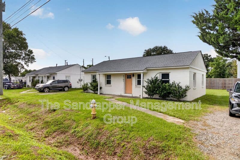 North Charleston Townhome: 3107 AZALEA DR