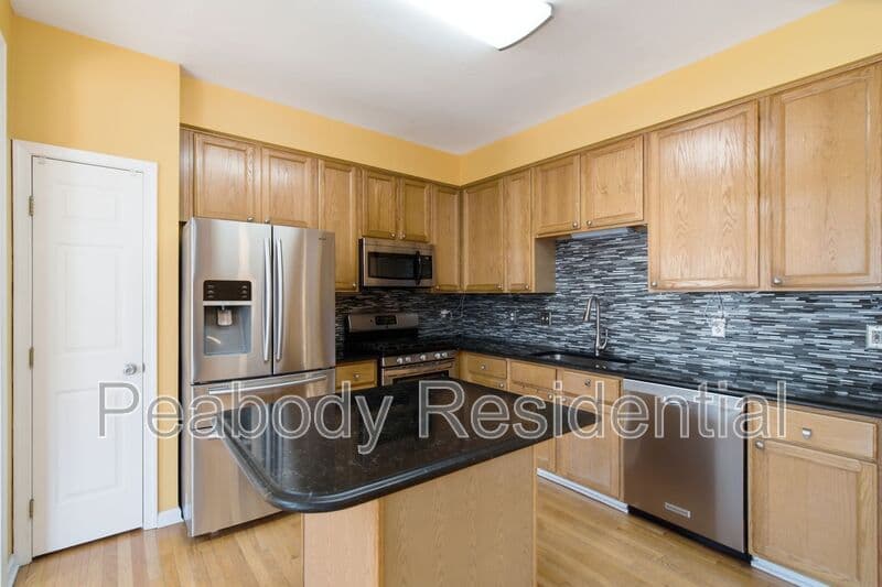 Sterling House: 46670 Cavendish Sq