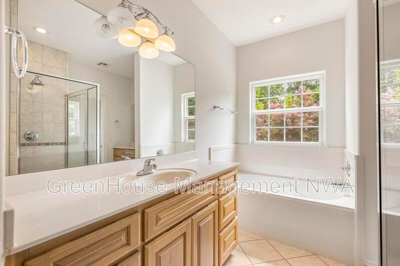 Bentonville House: 4003 SW Hawthorne Place
