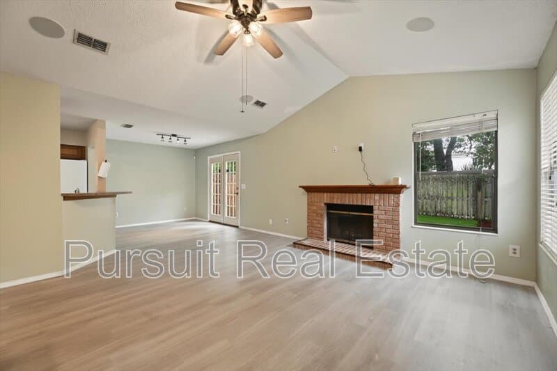 Jacksonville House: 3811 Millpoint Drive