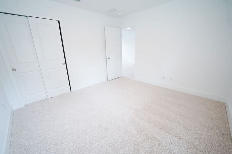 Bloomingdale House: 128 Kingswood Cir