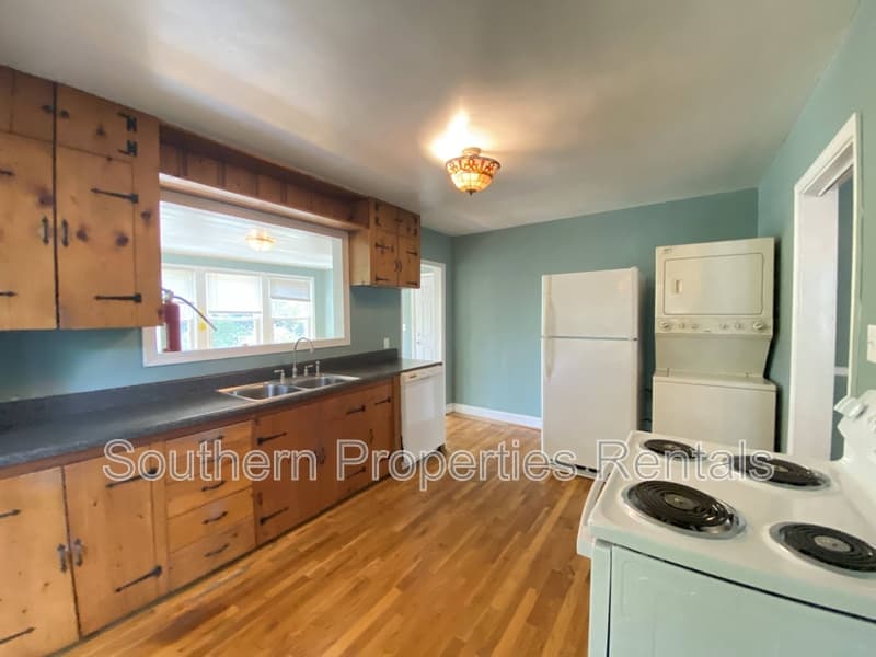 Fayetteville House: 807 Cape Fear Avenue
