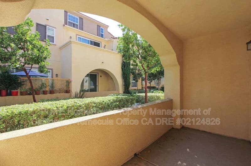 Temecula House: 44916 Honey Locust Dr