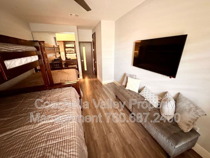 Rancho Mirage House: 21 Lake Shore Dr