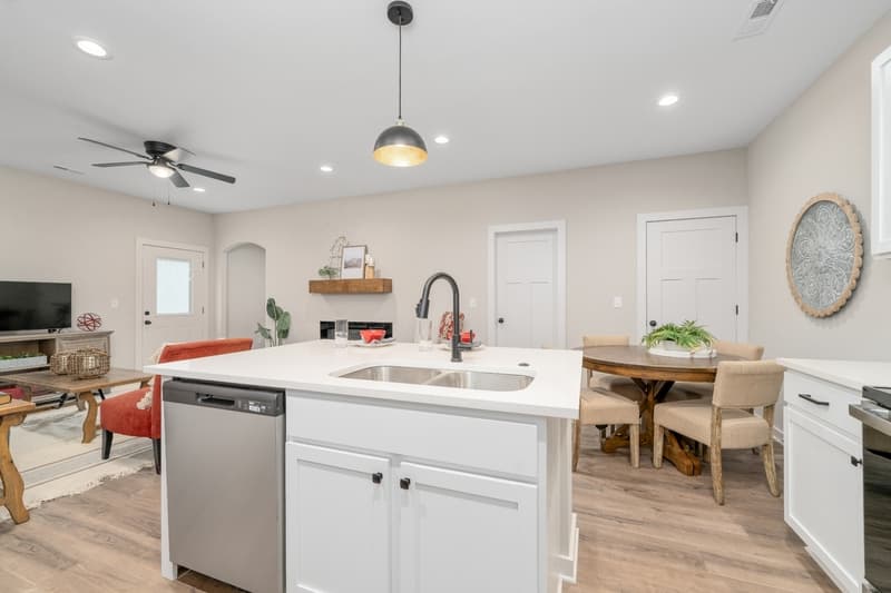 Wichita House: 2865 S Cedar Crest Ct Unit 200